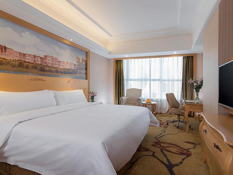 Vienna International Hotel Shenzhen Qianhai Exteriör bild